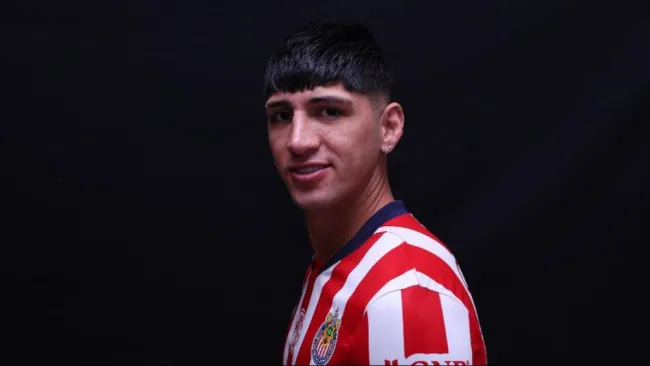 Alan Pulido regresó a la actividad con Chivas