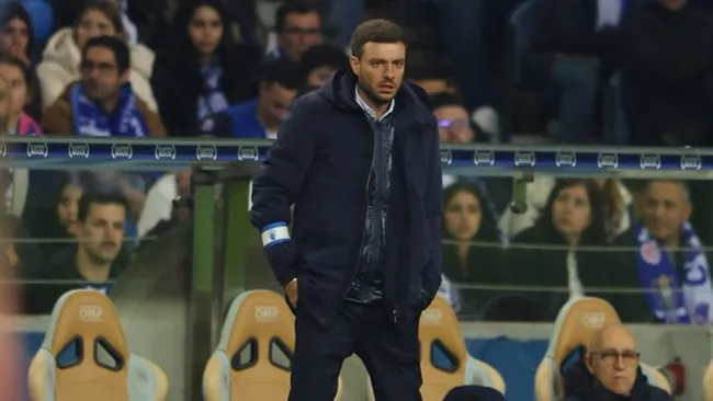 Afición de Cruz Azul revienta a Anselmi tras su festejo en empate del Porto 