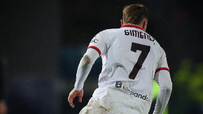 Gol de Santiago Giménez provoca locura