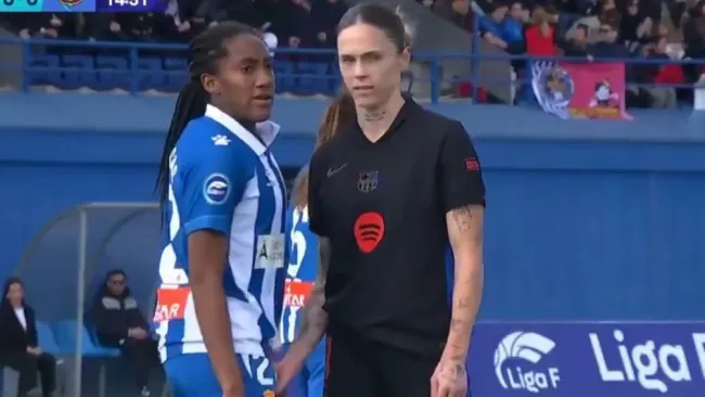 Momento del hecho entre Mapi León y Daniela Caracas