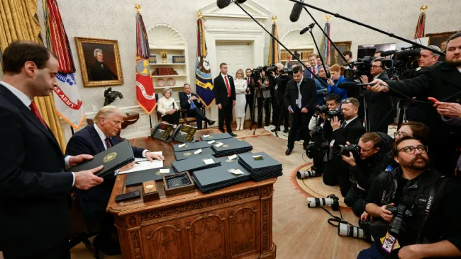 El comunicólogo no pudo entrar hoy al Despacho Oval donde se ofreció un conferencia.