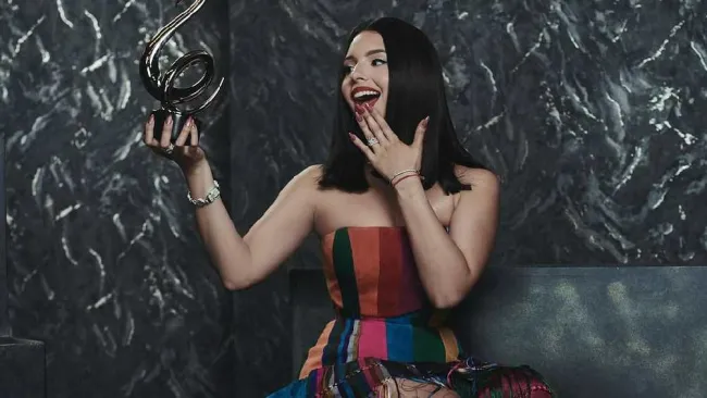 Ángela Aguilar es acusada de robo por diseñador de moda