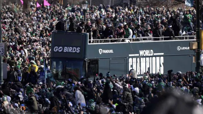 Desfile de campeonato de los Philadelphia Eagles es interrumpido por tiroteo