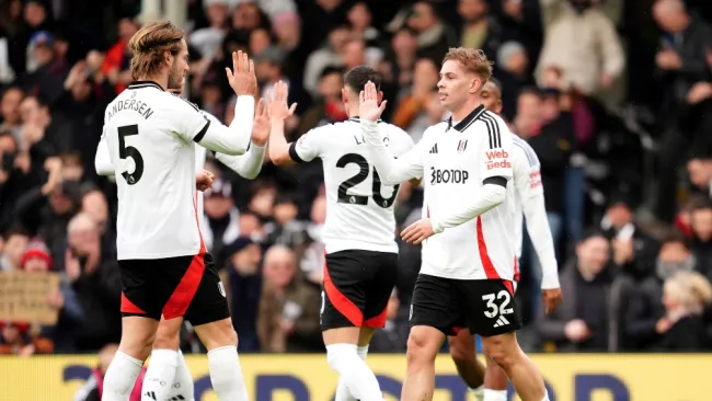 Fulham consigue el triunfo ante el Nottingham Forest en casa; Raúl Jiménez dio asistencia 