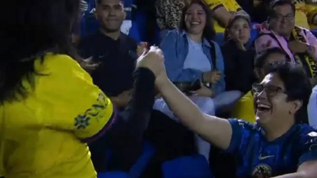Aficionado propone matrimonio durante América vs Necaxa