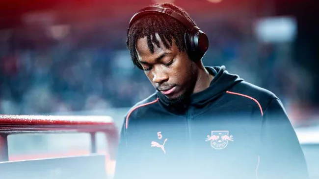 Leipzig 'abandona' a su jugador previo al juego ante Augsburgo tras llegar tarde al autobús 