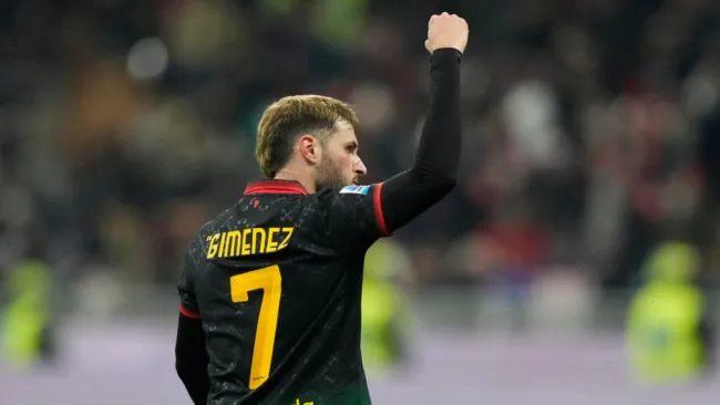 Prensa en Italia se deshace en elogios por Santiago Giménez: "Milan esperaba un delantero así"