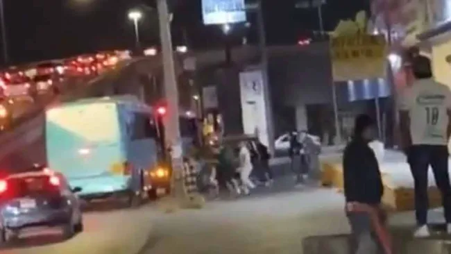 Aficionados de León y Atlético San Luis protagonizan pelea a las afueras del Alfonso Lastras