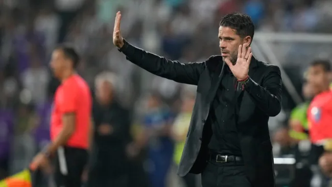 Gago 'amenaza' a jugador de Boca Juniors en Copa Libertadores