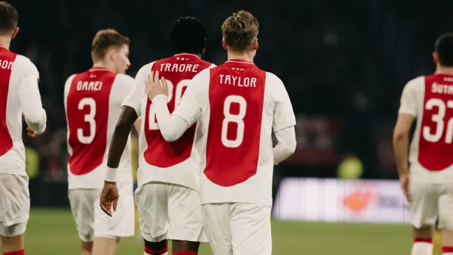 Ajax sufrió para avanzar en la Europa League
