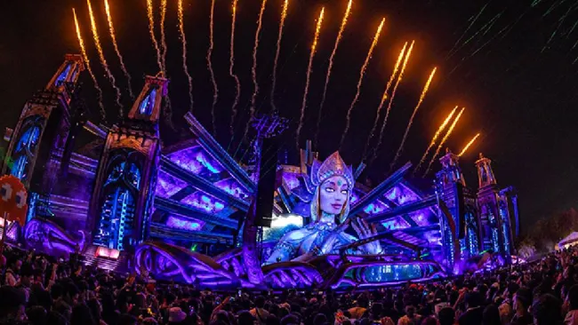 EDC 2025: Horarios, artistas, rutas y todo lo que debes saber sobre el evento de música electrónica 