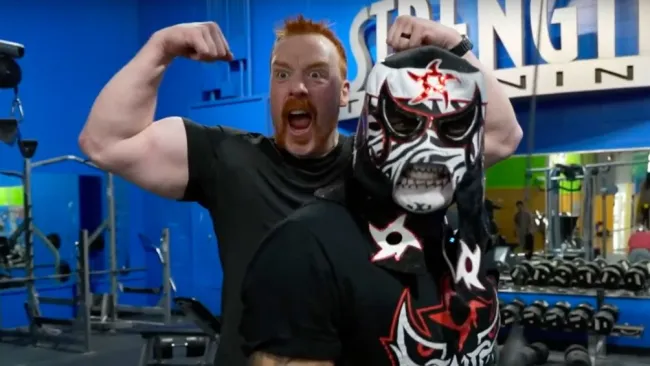 ¡Ritmo mexicano! Penta Zero Miedo da clases de baile a Sheamus