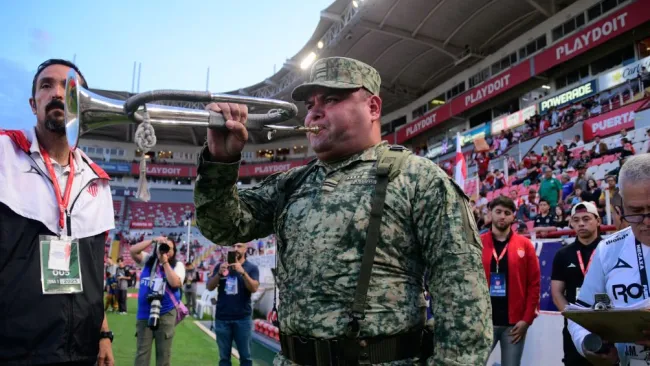 Soldado protagoniza insólito momento previo al Necaxa vs Mazatlán 