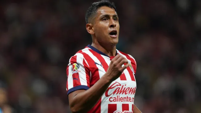 Chivas ejecuta exitosamente 'rara' táctica en tiro de esquina ante Pachuca