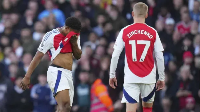 Arsenal cae por la mínima ante West Ham y se aleja del liderato; Edson jugó todo el partido