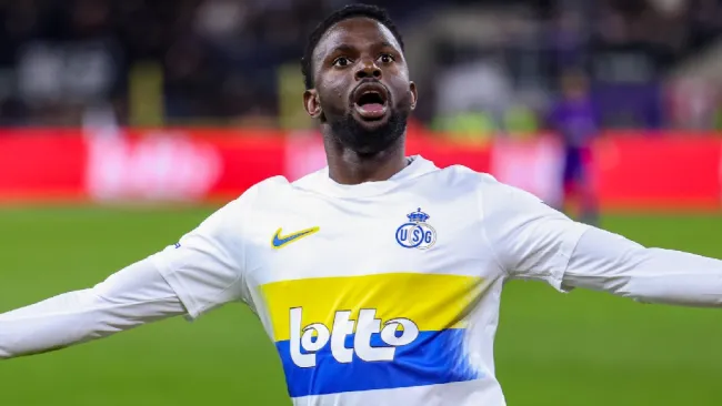 Anderlecht con Chino Huerta cae en casa