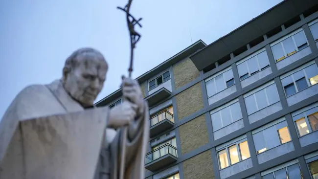 Papa Francisco: Ahora le fue detectada una “leve insuficiencia renal”