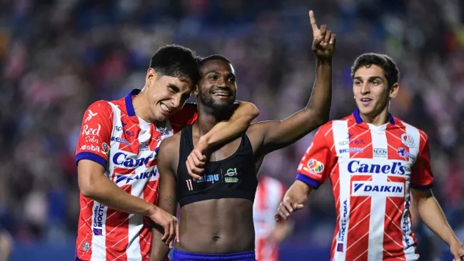 Atlético de San Luis derrota en casa a Chivas y los hunde en el Play In 