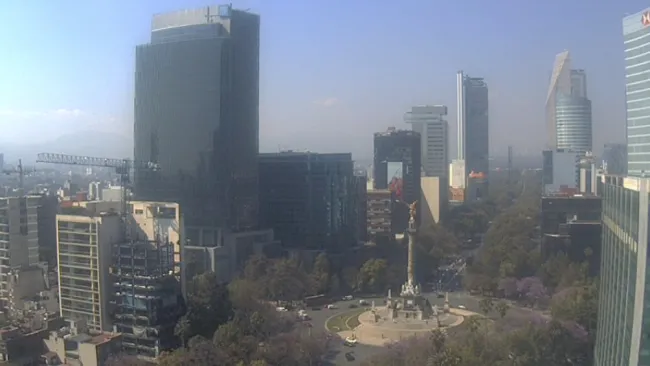 Recomiendan a la población no exponerse directamente a los rayos solares.