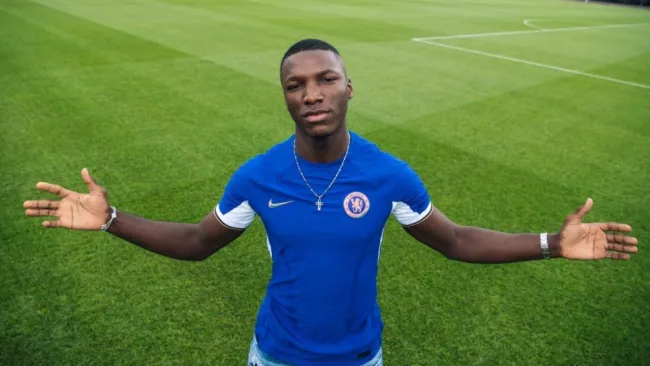 Moisés Caicedo, del Chelsea, se estrena como imagen de Omnilife 
