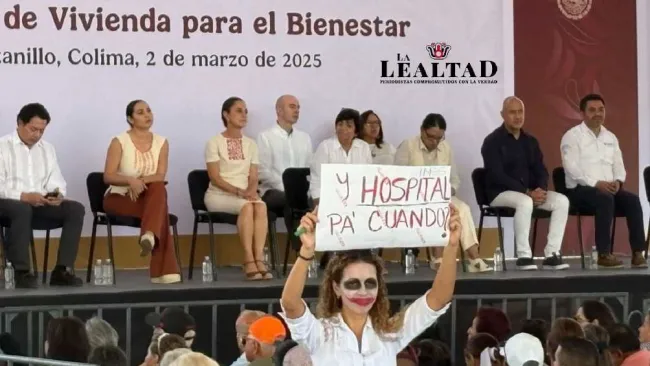Mujer maquillada como ‘Guasón’ protesta en evento de la Presidenta Sheinbaum 