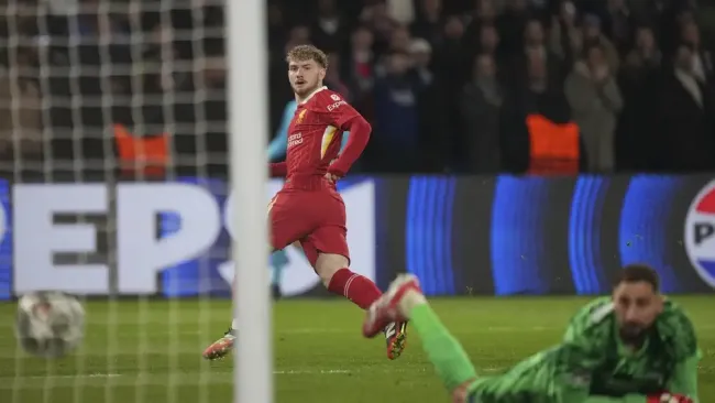 Liverpool sale vivo y con victoria sobre PSG con gol heroico de Harvey Elliott
