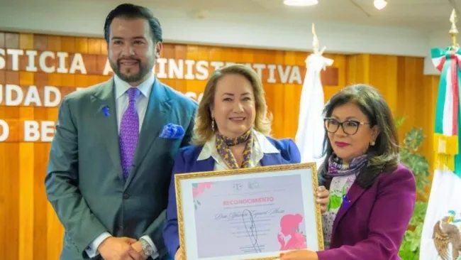 Llama ministra Yasmín Esquivel a cerrar filas con Claudia Sheinbaum