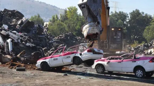 Autos chatarras causan inseguridad entre las personas