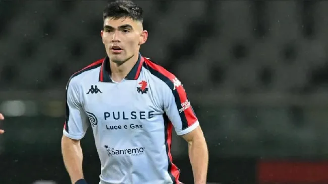 Con Johan Vásquez como titular los 90 minutos, Genoa saca aguerrido empate ante Cagliari