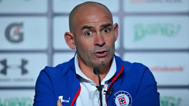 Paco Jémez, exentrenador de Cruz Azul, se hace viral por comparar estadísticas con ropa interior femenina
