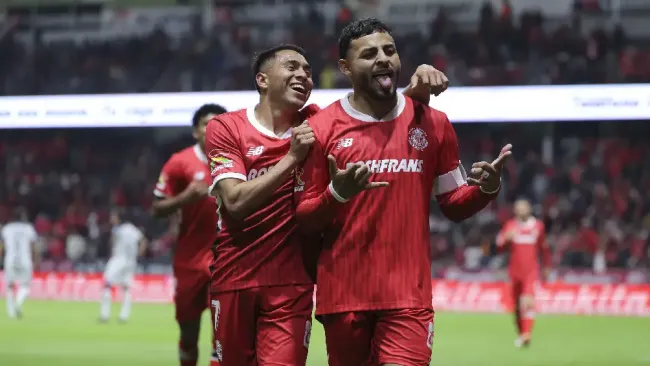 Alexis Vega brilla en el Toluca vs Necaxa al anotar triplete