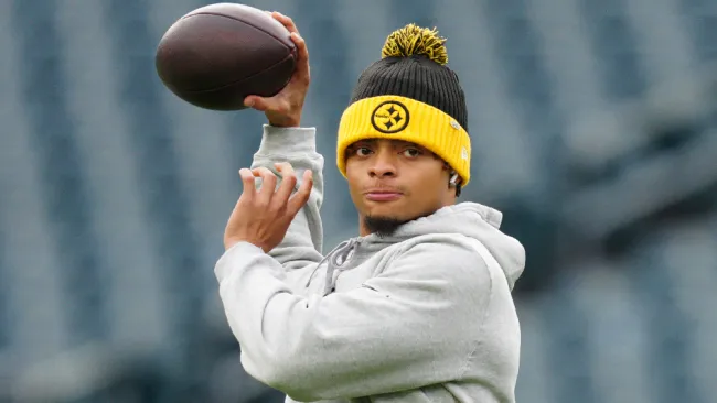 Justin Fields es nuevo quarterback de los Jets 