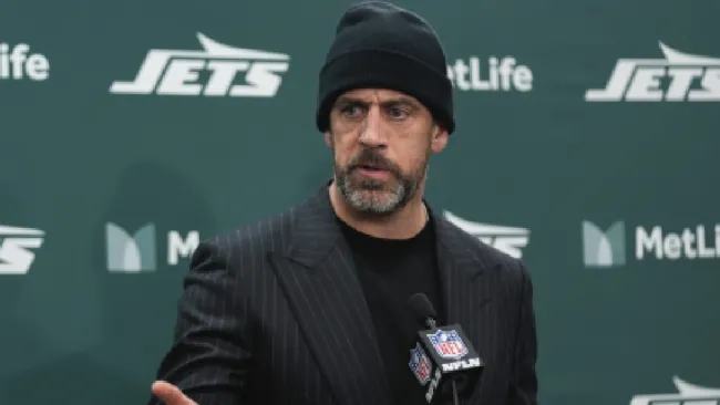 Aaron Rodgers se acerca los Steelers 