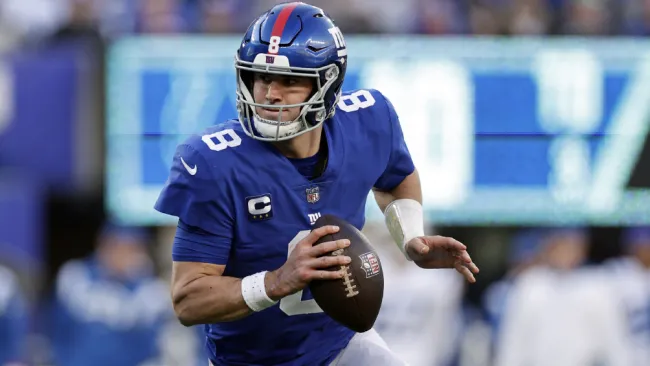 El quarterback Daniel Jones acepta un contrato de 1 año y 14 millones de dólares con los Colts