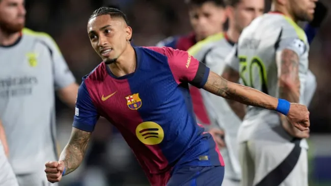 Raphinha acecha dos récords en Champions tras doblete contra Benfica