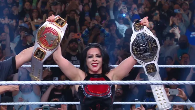 WWE: ¡Haciendo historia! Stephanie Vaquer es doble campeona en NXT 
