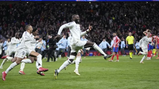 Rüdiger baila a la grada del Metropolitano tras eliminar al Atlético de Madrid