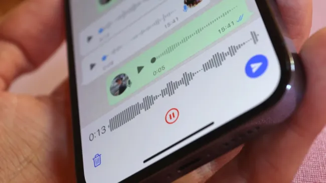 La IA es utilizada como fraudes a través de mensajes de voz clonados