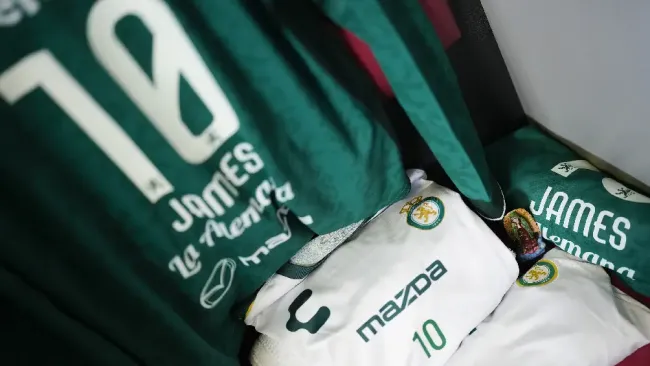 James Rodríguez lleva con él una Virgen de Guadalupe previo al duelo ante Necaxa