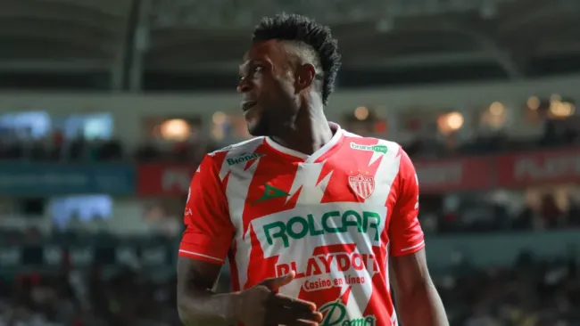 Diber Cambindo salió del juego de Necaxa vs León noqueado