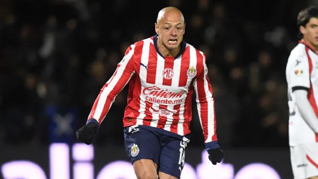 Chicharito emula festejo del Bofo