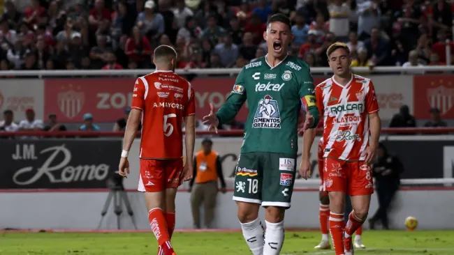 James Rodríguez se vuelve loco, hace berrinche y avienta silla tras derrota de León ante Necaxa
