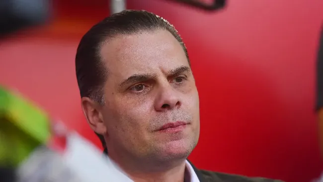 Martinoli explota contra Luis García, avienta su celular y se va en pleno programa en vivo