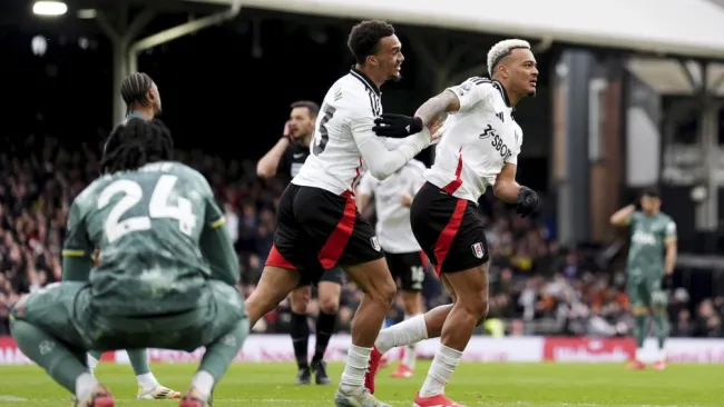¡Sueñan con Champions! Raúl Jiménez titular en victoria de Fulham sobre Tottenham 