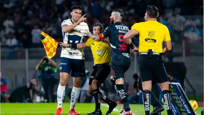 Comisión de Arbitraje responde a carta de Pumas tras polémico partido ante Rayados