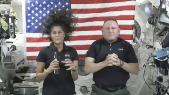 Regresan a la tierra los dos astronautas varados 9 meses en la Estación Espacial