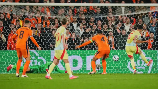 España rescata empate en visita a Países Bajos