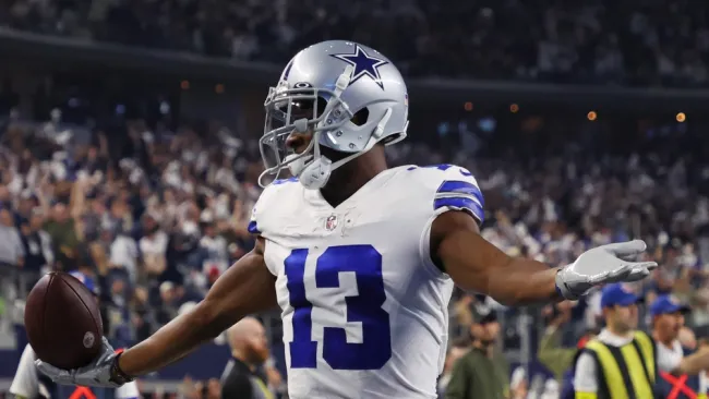 Michael Gallup sale del retiro y firma con los Washington Commanders