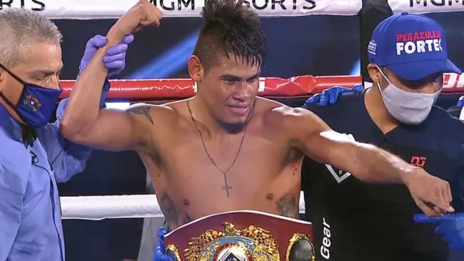 'Vaquero' Navarrete defenderá su título de superpluma OMB ante el filipino Charly Suárez 