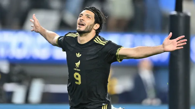Raúl Jiménez: el '9' que juega de '10' en la Selección Mexicana